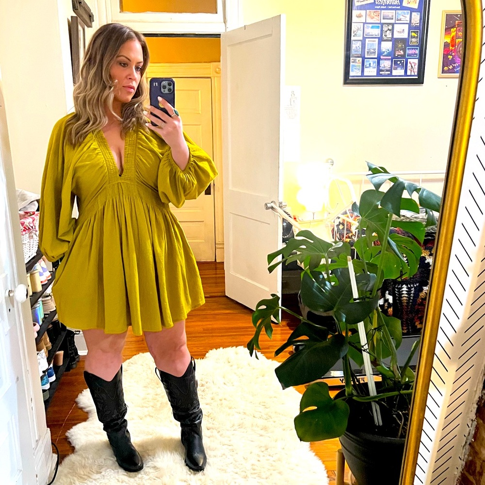 Selling these IUV brand boots! Size 8